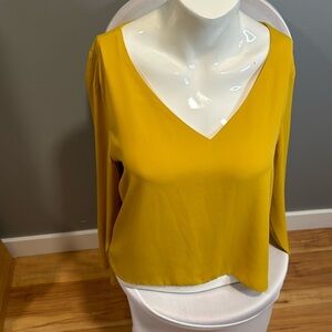 Babaton Aritzia mustard blouse long sleeve V neck size M